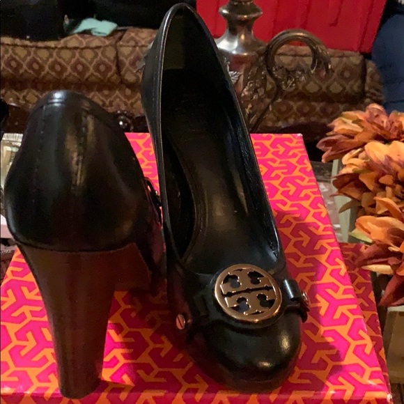 Shoes - Picture 3 of 4